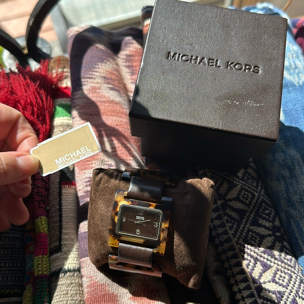 Michael Kors tortoise w brown leather band watch. Vintage. Brand new battery!! - Picture 1 of 16